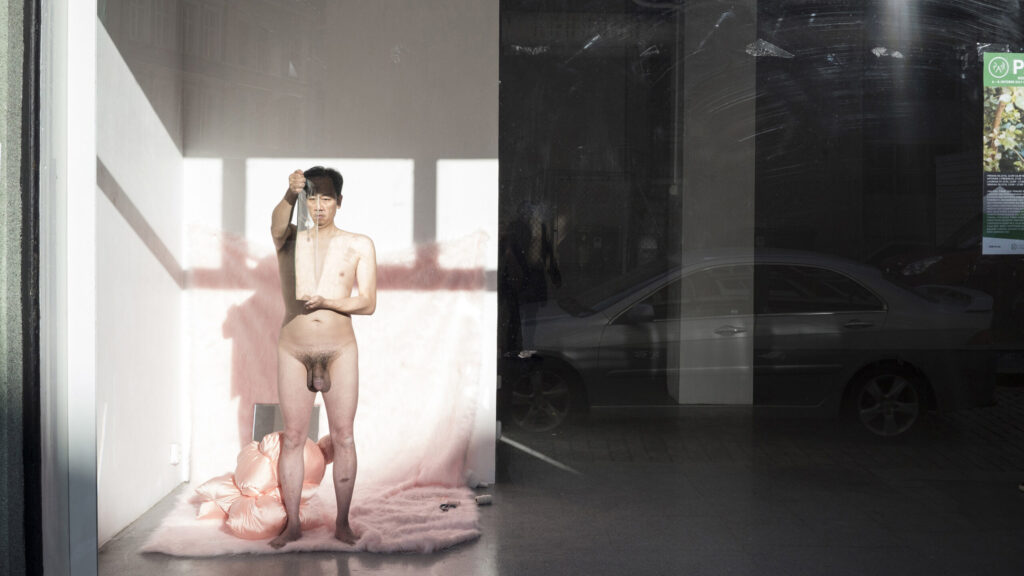 Philemon Mukarno Performance Art Mirror performance (2017)4h Bergen’s Largest Performance Art Festival.