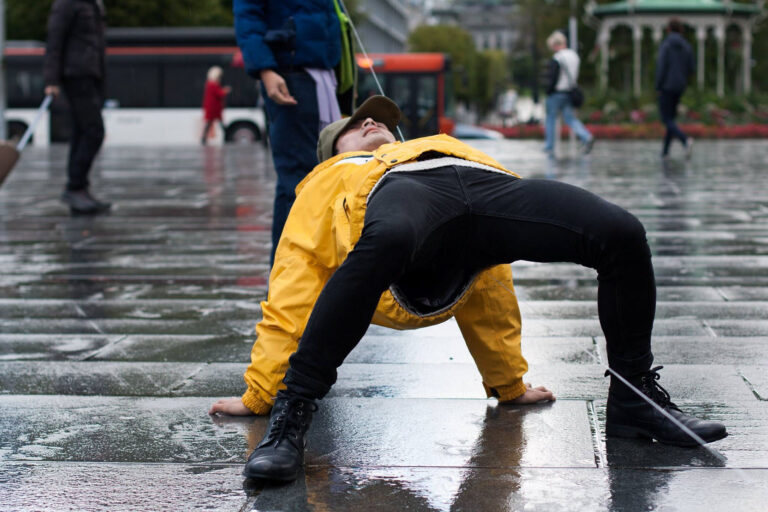 Philemon Mukarno Performance Art Open session Bergen(2017)1h at PAB Open Festival 2017, Bergen, Norway.