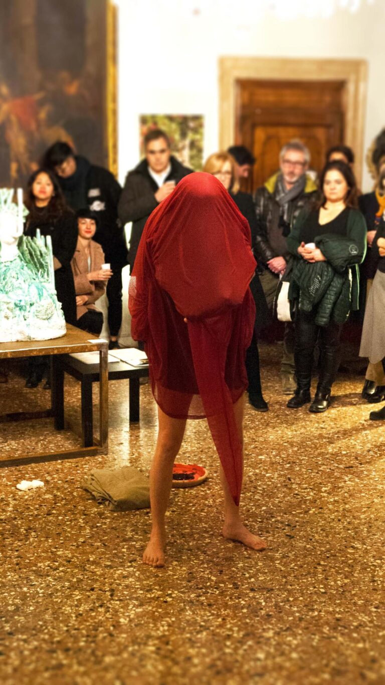 Philemon Mukarno Performance Art Liquid Air (2017)'30 The Labyrinth it's Liquid International Art Show Palazzo Ca’ Zanardi, Venezia, Italia.
