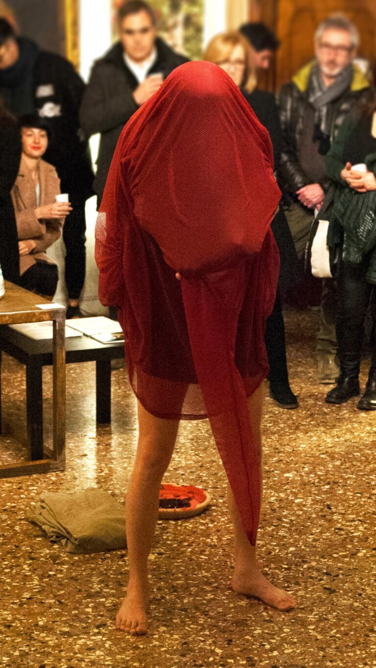 Philemon Mukarno Performance Art Liquid Air (2017)'30 The Labyrinth it's Liquid International Art Show Palazzo Ca’ Zanardi, Venezia, Italia.