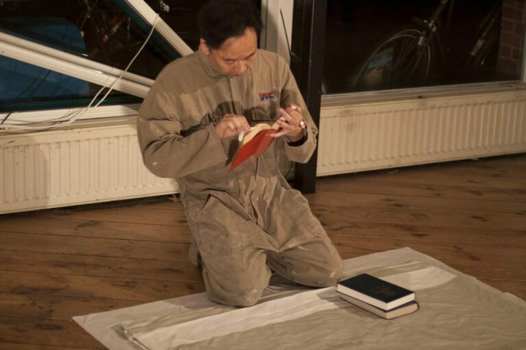 Philemon Mukarno Performance Art Easter Christmas (2017)’20 Podium @ IDFX Kunst Drift Collectief 2.0, Breda,Netherlands