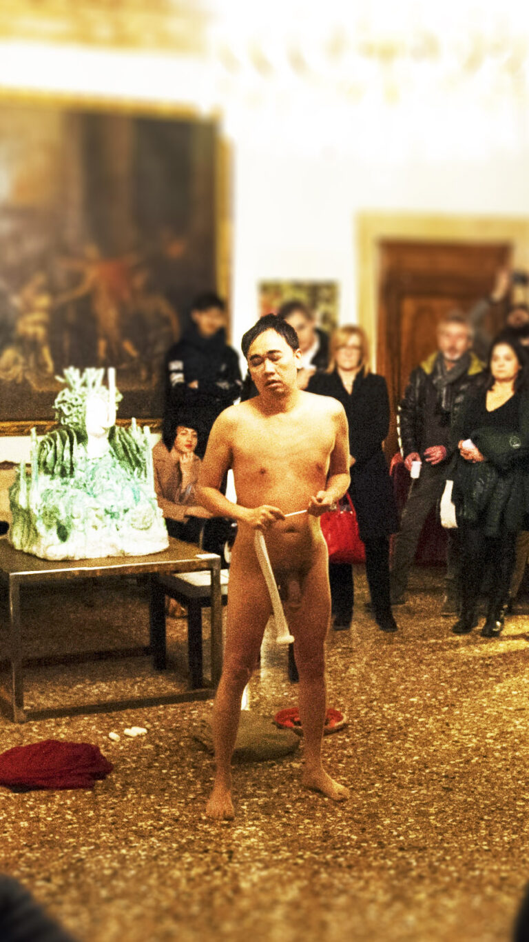 Philemon Mukarno Performance Art Liquid Air (2017)'30 The Labyrinth it's Liquid International Art Show Palazzo Ca’ Zanardi, Venezia, Italia.