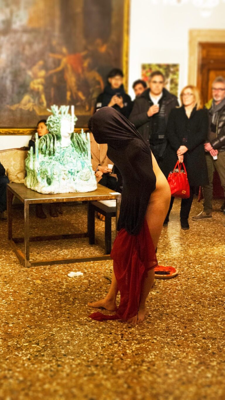Philemon Mukarno Performance Art Liquid Air (2017)'30 The Labyrinth it's Liquid International Art Show Palazzo Ca’ Zanardi, Venezia, Italia.