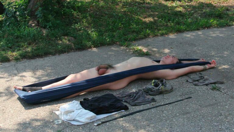 Philemon Mukarno Performance Art M222 (2017)2h TIME, SPACE, NOTHING. G12HUB and PerformanceHUB Magacin Macura, Stari Banovci, Serbia.