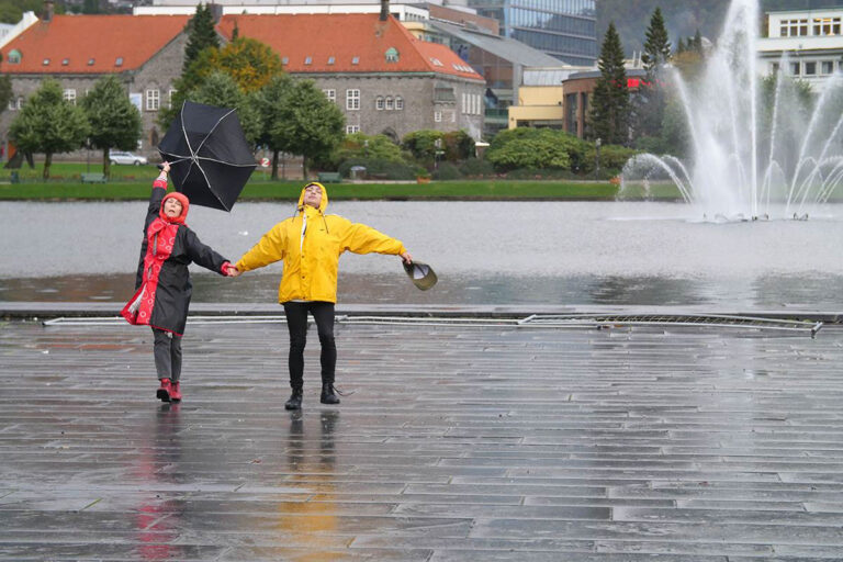 Philemon Mukarno Performance Art Open session Bergen(2017)1h at PAB Open Festival 2017, Bergen, Norway.