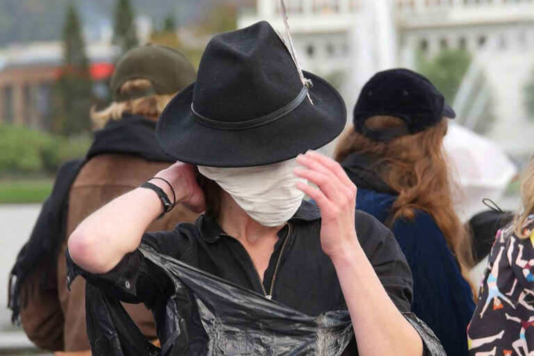 Philemon Mukarno Performance Art Open session Bergen(2017)1h at PAB Open Festival 2017, Bergen, Norway.