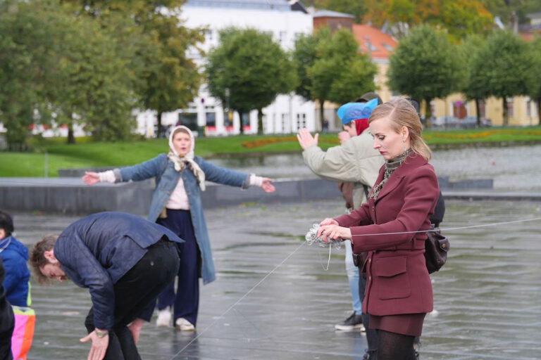 Philemon Mukarno Performance Art Open session Bergen(2017)1h at PAB Open Festival 2017, Bergen, Norway.