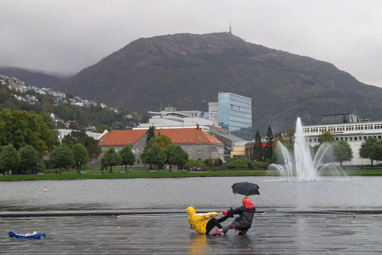 Philemon Mukarno Performance Art Open session Bergen(2017)1h at PAB Open Festival 2017, Bergen, Norway.