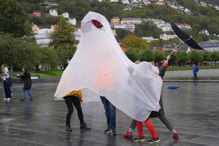 Philemon Mukarno Performance Art Open session Bergen(2017)1h at PAB Open Festival 2017, Bergen, Norway.