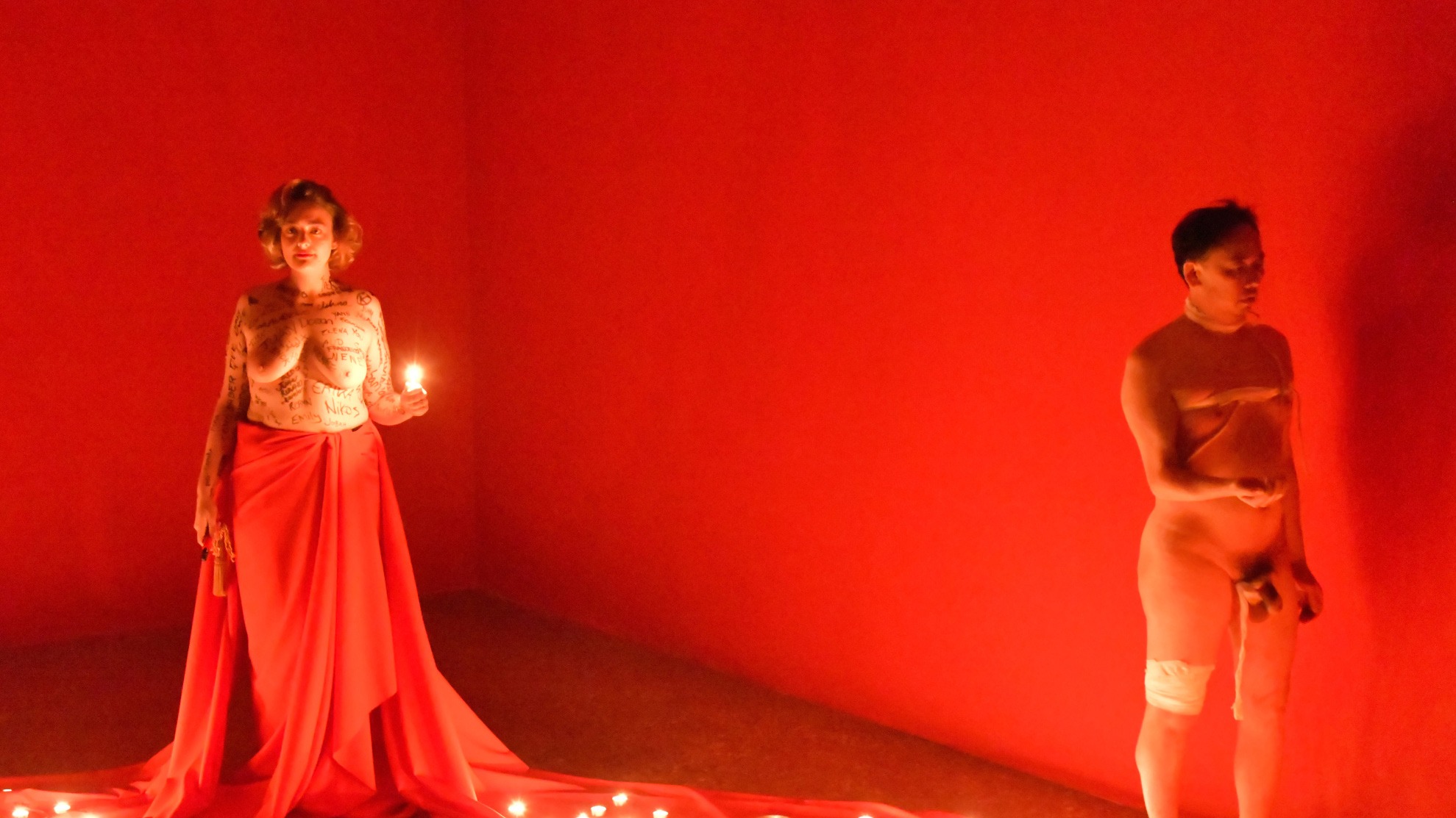 https://mukarno.com/wp-content/uploads/2020/08/MukarnoRood-e1689388576334.png | Philemon Mukarno Performance Artist