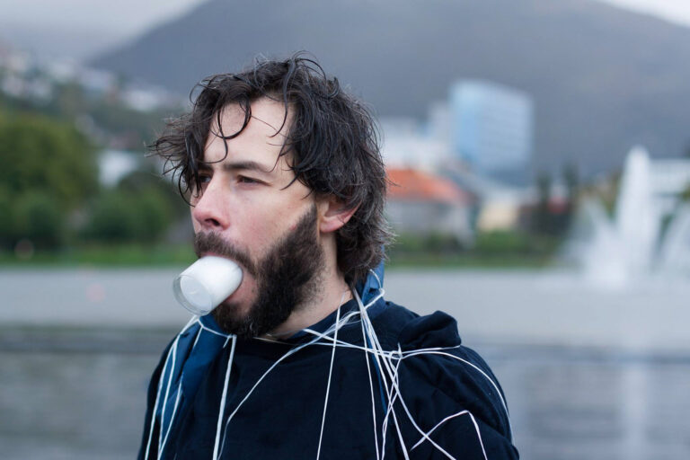 Philemon Mukarno Performance Art Open session Bergen(2017)1h at PAB Open Festival 2017, Bergen, Norway.