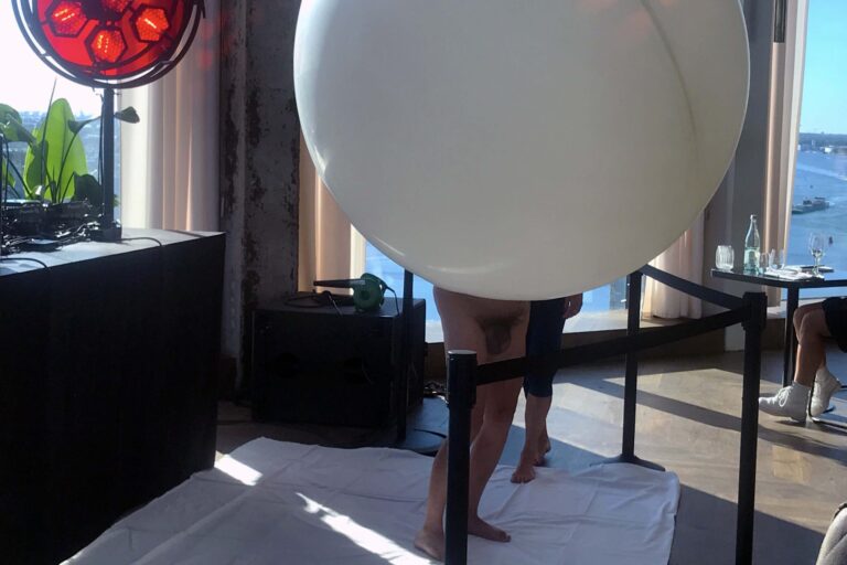 Philemon Mukarno Performance Art Covid air (2020) ’15 NoArt Festival A’DAM Tower, Amsterdam