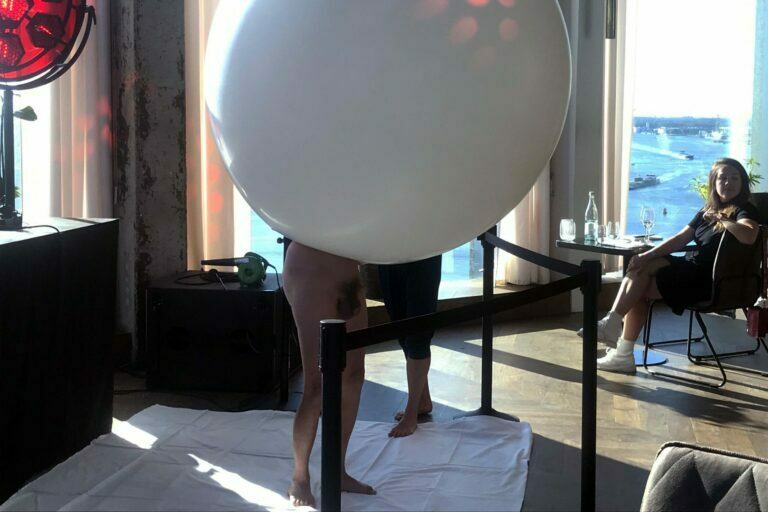 Philemon Mukarno Performance Art Covid air (2020) ’15 NoArt Festival A’DAM Tower, Amsterdam