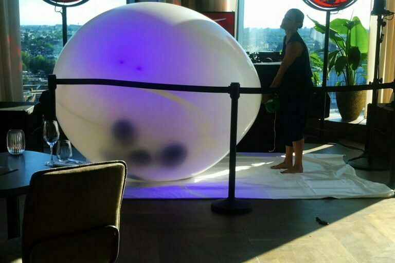 Philemon Mukarno Performance Art Covid air (2020) ’15 NoArt Festival A’DAM Tower, Amsterdam