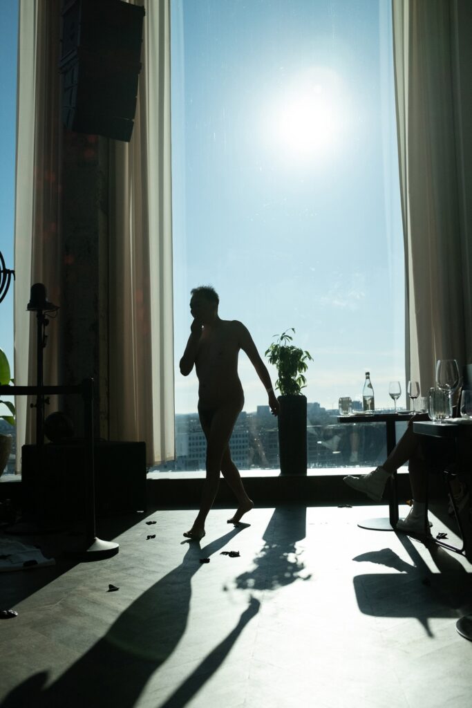 Philemon Mukarno Performance Art Covid air (2020) ’15 NoArt Festival A’DAM Tower, Amsterdam
