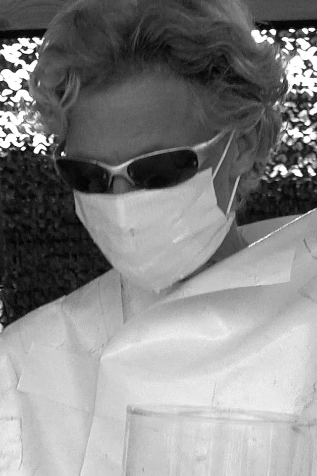 Naked Performance Art De-Coronasation for Spiritual Healing by Ingrid Adriaans and Philemon Mukarno in Amsterdam