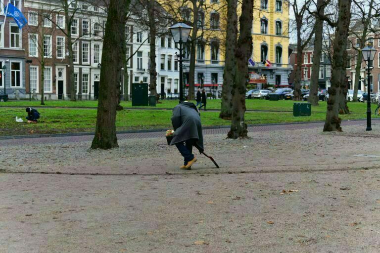 Philemon Mukarno Performance Art War flowers (2018)2h The Embodiment of Time Festival, Het Lange Voorhout, The Hague, Netherlands.