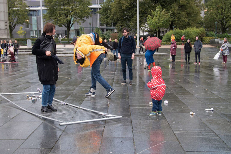 Philemon Mukarno Performance Art Open session Bergen(2017)1h at PAB Open Festival 2017, Bergen, Norway.