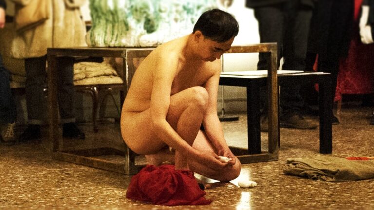 Philemon Mukarno Performance Art Liquid Air (2017)'30 The Labyrinth it's Liquid International Art Show Palazzo Ca’ Zanardi, Venezia, Italia.