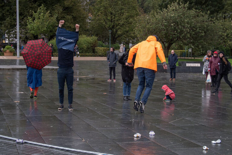 Philemon Mukarno Performance Art Open session Bergen(2017)1h at PAB Open Festival 2017, Bergen, Norway.