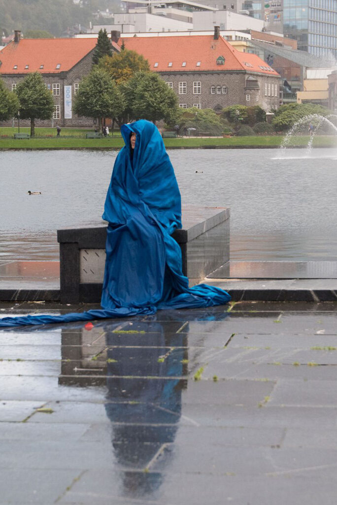 Philemon Mukarno Performance Art Open session Bergen(2017)1h at PAB Open Festival 2017, Bergen, Norway.