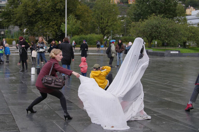 Philemon Mukarno Performance Art Open session Bergen(2017)1h at PAB Open Festival 2017, Bergen, Norway.