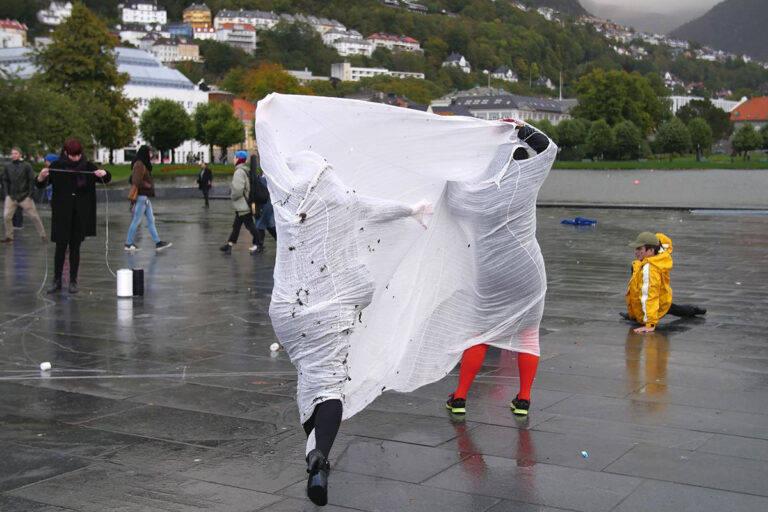 Philemon Mukarno Performance Art Open session Bergen(2017)1h at PAB Open Festival 2017, Bergen, Norway.