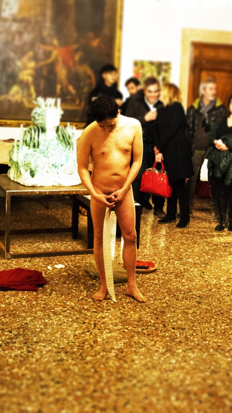 Philemon Mukarno doing a Naked Performance. The Labyrinth it's Liquid International Art Show Palazzo Ca’ Zanardi, Venezia, Italia February 28-10-2017Philemon Mukarno Performance Art Liquid Air (2017)'30 The Labyrinth it's Liquid International Art Show Palazzo Ca’ Zanardi, Venezia, Italia.