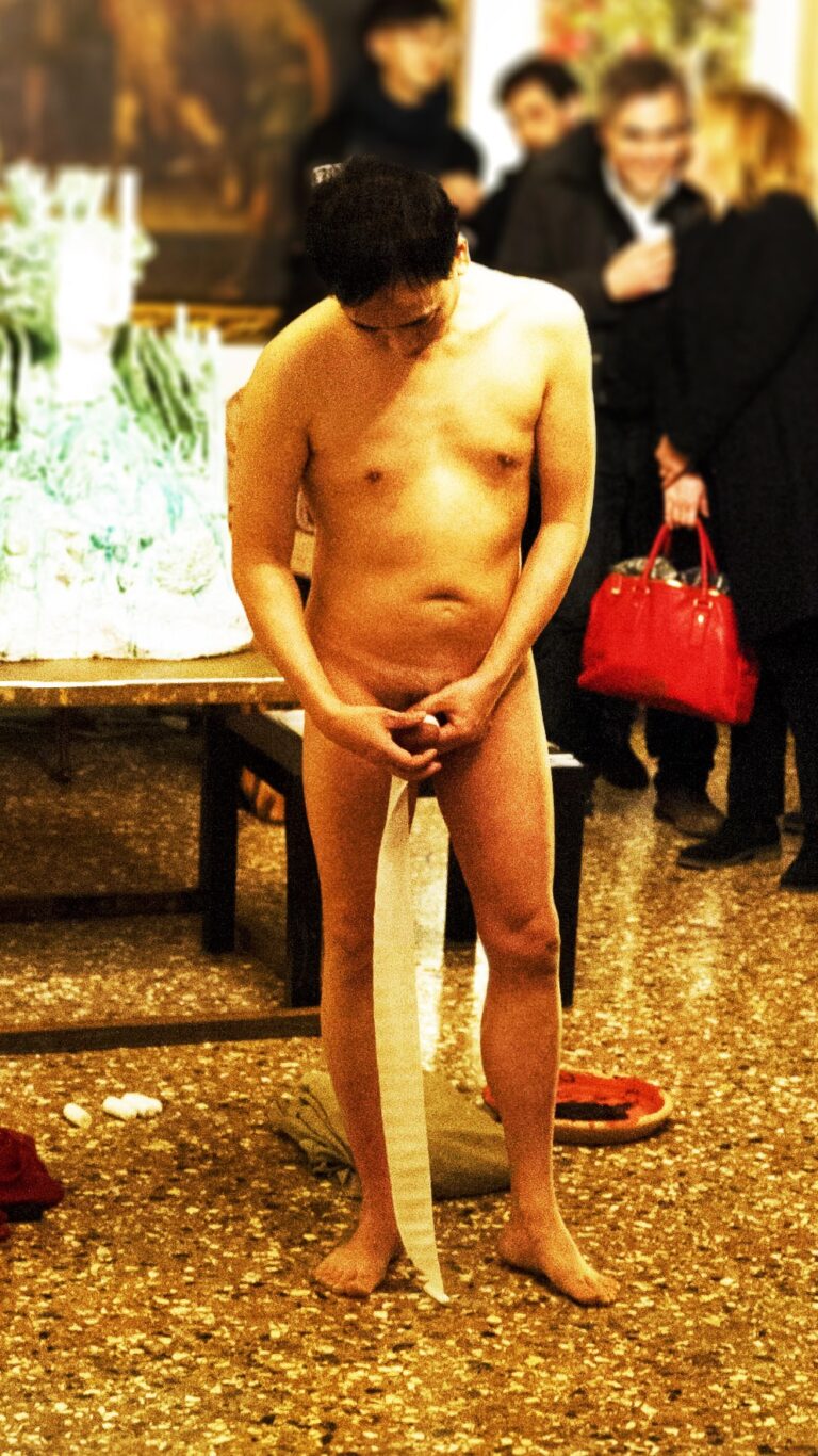 Philemon Mukarno doing a Naked Performance. The Labyrinth it's Liquid International Art Show Palazzo Ca’ Zanardi, Venezia, Italia February 28-10-2017Philemon Mukarno Performance Art Liquid Air (2017)'30 The Labyrinth it's Liquid International Art Show Palazzo Ca’ Zanardi, Venezia, Italia.