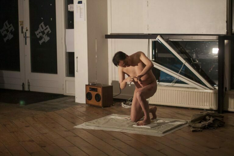 Philemon Mukarno Performance Art Easter Christmas (2017)’20 Podium @ IDFX Kunst Drift Collectief 2.0, Breda,Netherlands