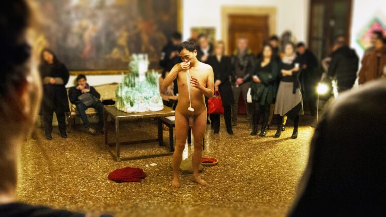 Philemon Mukarno Performance Art Liquid Air (2017)'30 The Labyrinth it's Liquid International Art Show Palazzo Ca’ Zanardi, Venezia, Italia.