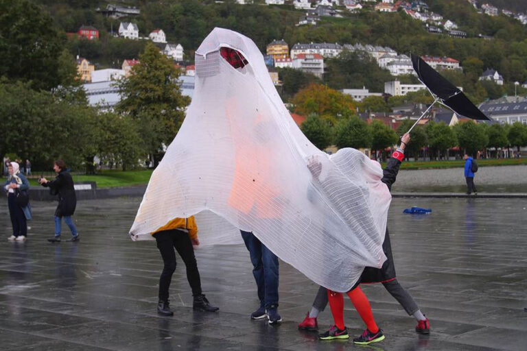 Philemon Mukarno Performance Art Open session Bergen(2017)1h at PAB Open Festival 2017, Bergen, Norway.