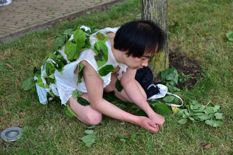 Philemon Mukarno Performance Art Garden-Performance(2017)1hIPA Performance Art Festival, Nutshuis The Hague, Netherlands