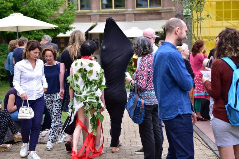 Philemon Mukarno Performance Art Garden-Performance(2017)1hIPA Performance Art Festival, Nut shuis The Hague, Netherlands