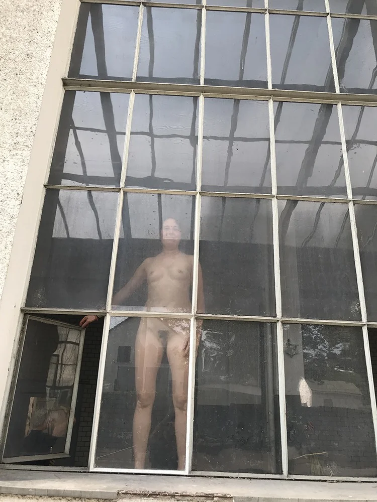 Human Installation - Arrangement of nude performative actions Old bus depot Hall F, Tasstalstrasse 86, Winterthur (Kunst im Depot) Performance August 21, 2022, 5 p.m. to 7 p.m Individual rehearsals between August 8th and 20th, 2022 Concept and direction Thomas Zolling