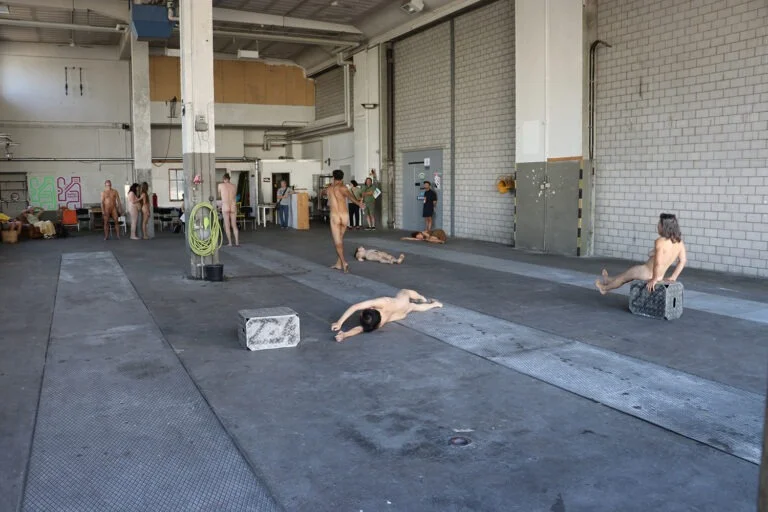Human Installation - Arrangement of nude performative actions Old bus depot Hall F, Tasstalstrasse 86, Winterthur (Kunst im Depot) Performance August 21, 2022, 5 p.m. to 7 p.m Individual rehearsals between August 8th and 20th, 2022 Concept and direction Thomas Zolling