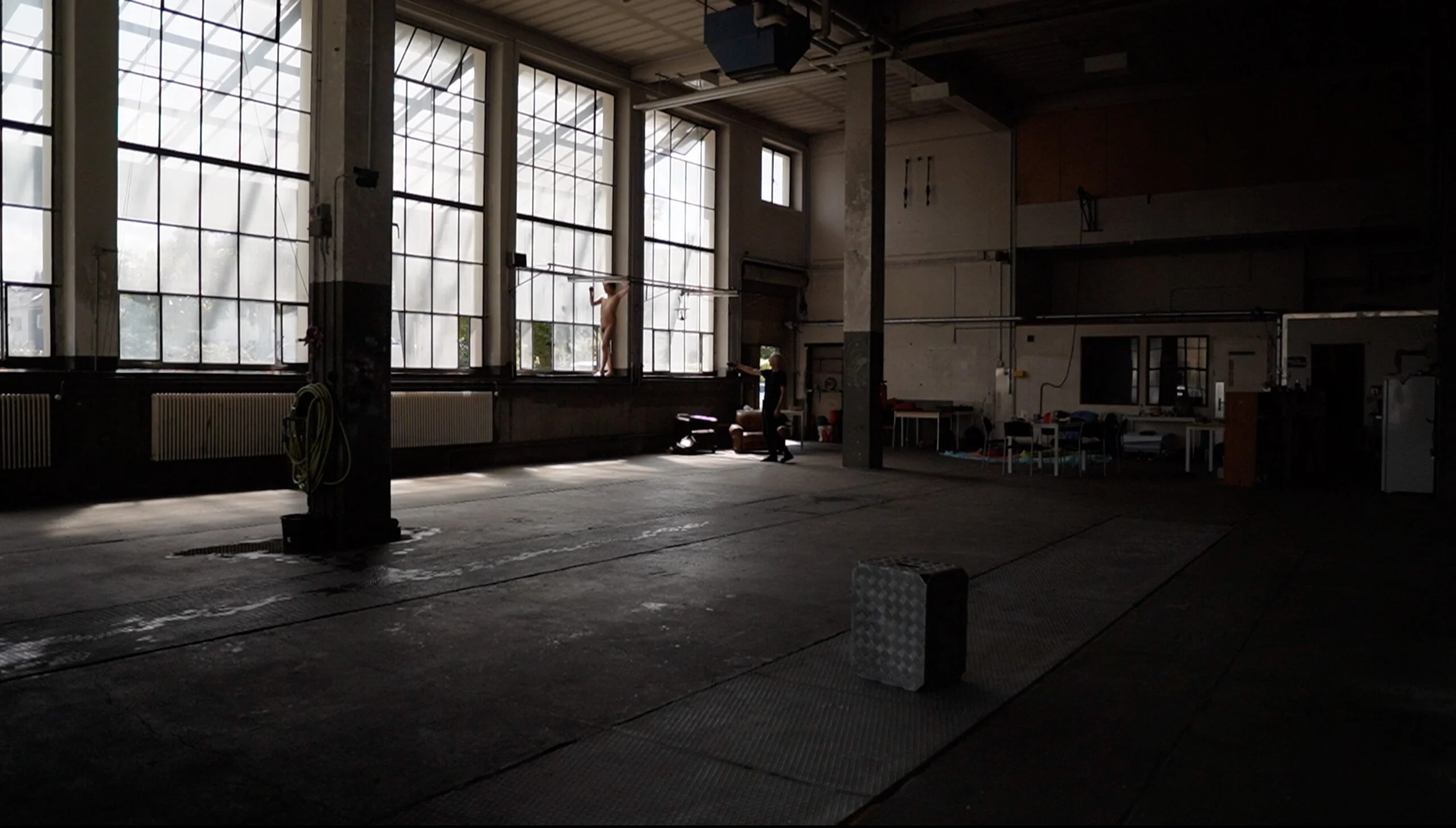 Human Installation - Arrangement of nude performative actions Old bus depot Hall F, Tasstalstrasse 86, Winterthur (Kunst im Depot) Performance August 21, 2022, 5 p.m. to 7 p.m Individual rehearsals between August 8th and 20th, 2022 Concept and direction Thomas Zolling