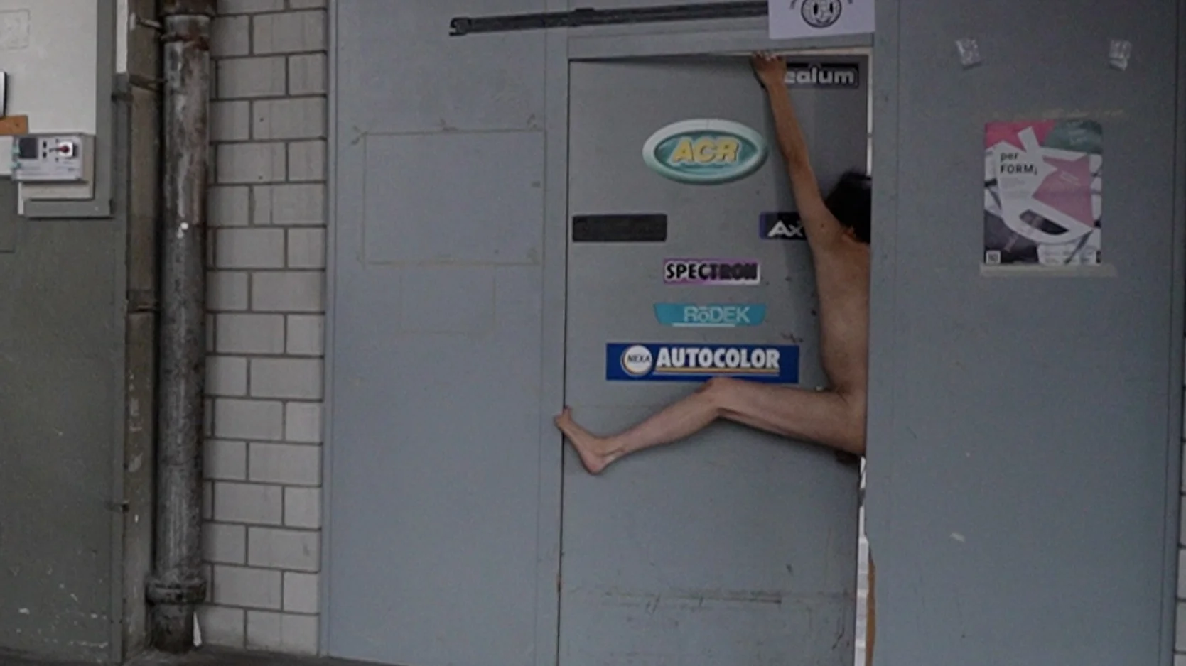 Human Installation - Arrangement of nude performative actions Old bus depot Hall F, Tasstalstrasse 86, Winterthur (Kunst im Depot) Performance August 21, 2022, 5 p.m. to 7 p.m Individual rehearsals between August 8th and 20th, 2022 Concept and direction Thomas Zolling