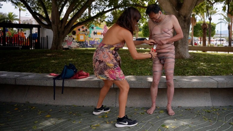 Philemon Mukarno perform naked involves him entangling his body with thick iron wires, which feel oppressive and heavy, and every movement causes pain due to the iron wires.