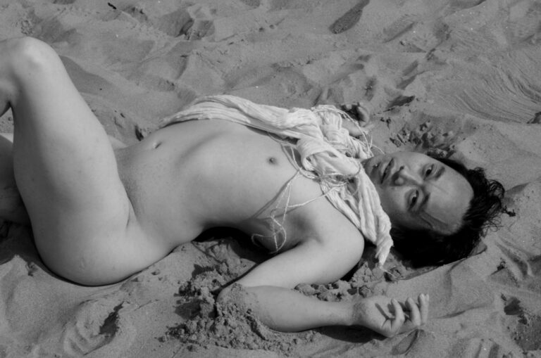 Philemon Mukarno performing naked at the Scheveningen beach in the Netherlands