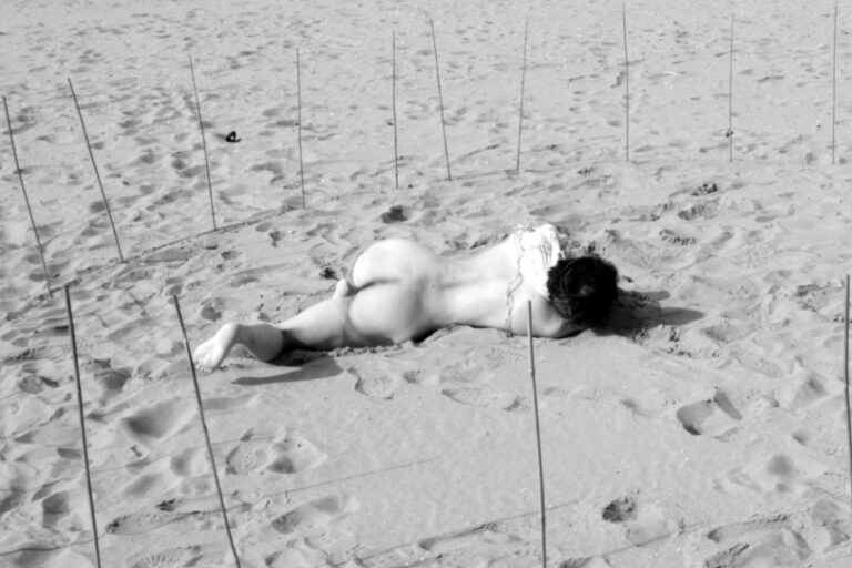 Philemon Mukarno performing naked at the Scheveningen beach in the Netherlands