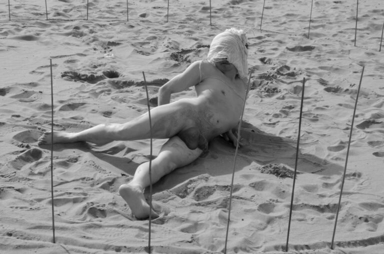 Philemon Mukarno performing naked at the Scheveningen beach in the Netherlands