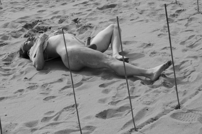 Philemon Mukarno performing naked at the Scheveningen beach in the Netherlands