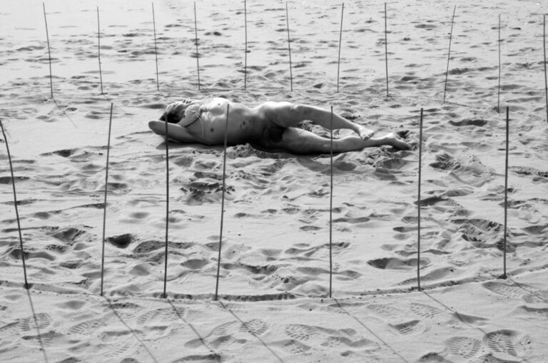 Philemon Mukarno performing naked at the Scheveningen beach in the Netherlands
