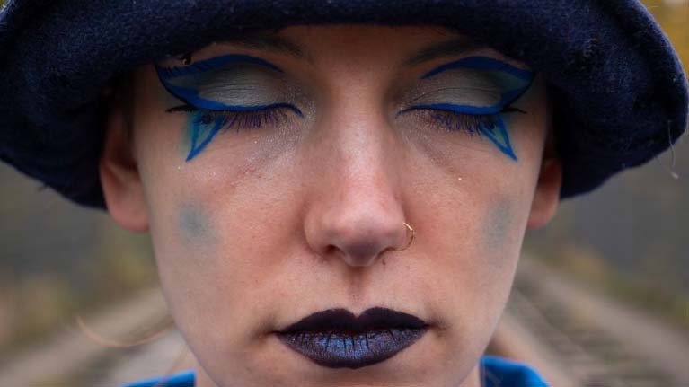 naked performance art by Loekie van der Horst