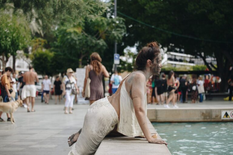 Philemon Mukarno perform naked involves him entangling his body with thick iron wires, which feel oppressive and heavy, and every movement causes pain due to the iron wires.