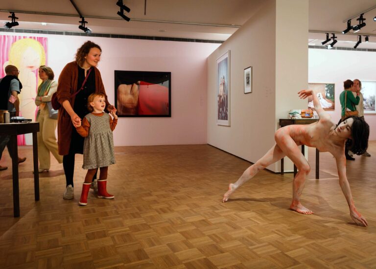 Naked performance art at Kunsthal Rotterdam with Philemon Mukarno, Antti Uimonen, Diana Mare, Lois de Bondt, Mar Esteban Martin, Noemi Calzavara, Ryan O’Shea, and Issy Baylis.