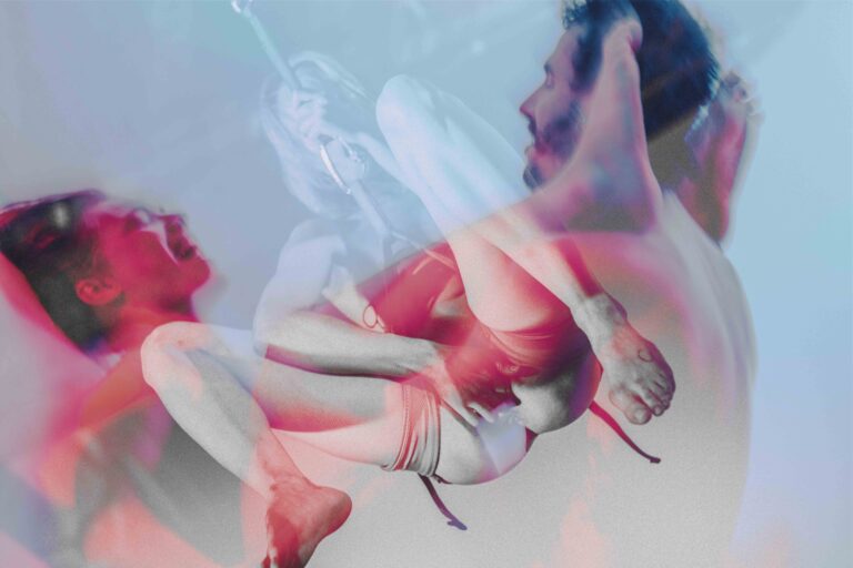 Abstracte afbeelding van twee mensen in een dynamische, dubbel gefotografeerde pose met warme kleuren en bewegingseffecten, die één figuur met een interactieve en intieme uitstraling creëren.