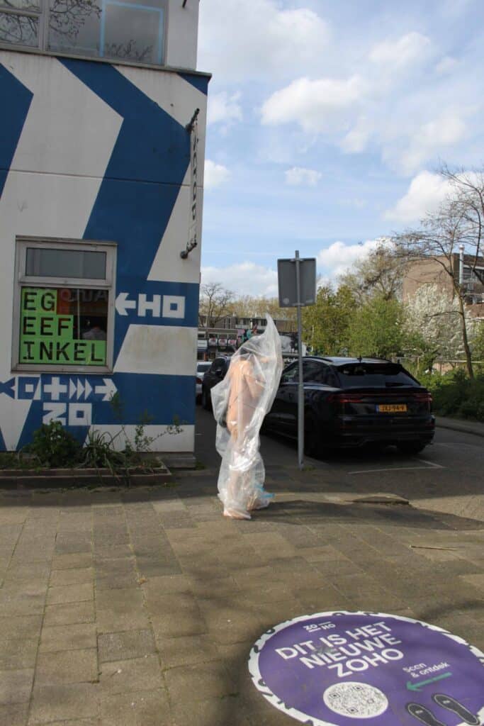 Cycle Return 68 naked on the street