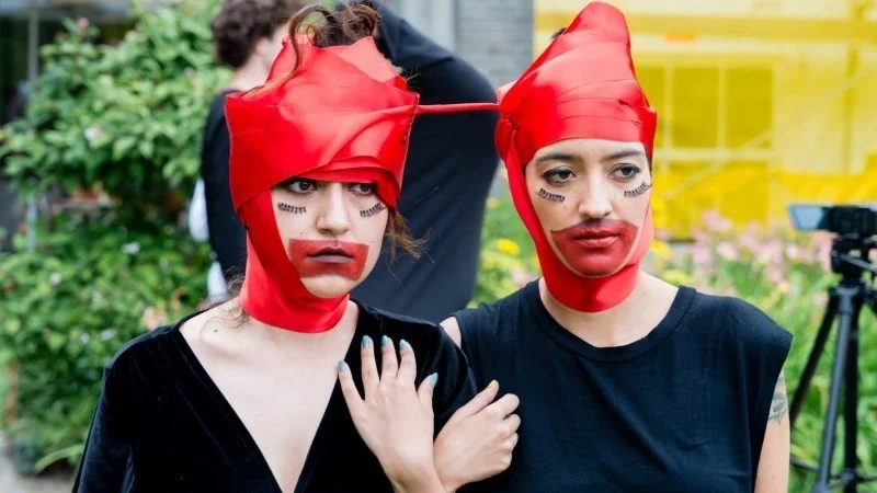Performance Art Archive 92 https://mukarno.com/wp-content/uploads/2020/08/MukarnoRood-e1689388576334.png | Philemon Mukarno Performance Artist